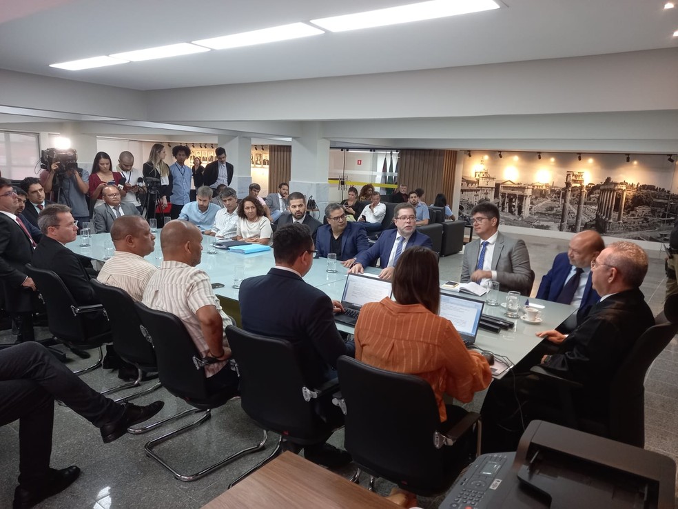 Impasse entre SET, Prefeitura e Governo Estado prejudica fim da greve dos rodoviários na Grande SL — Foto: Alessandra Rodrigues/Mirante AM
