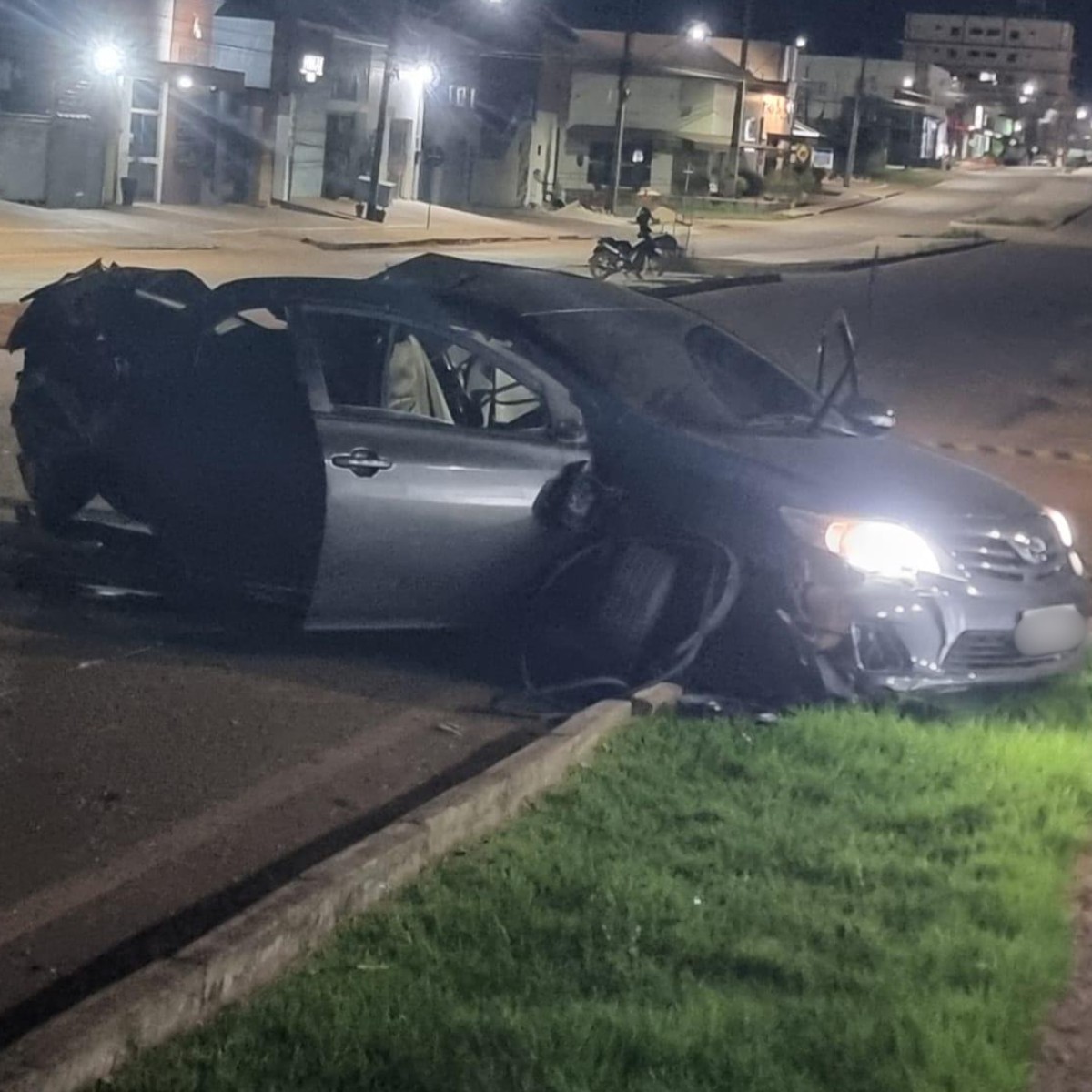 Jovem pega carro de cliente e sofre acidente em RO; adolescente que estava no veículo morreu