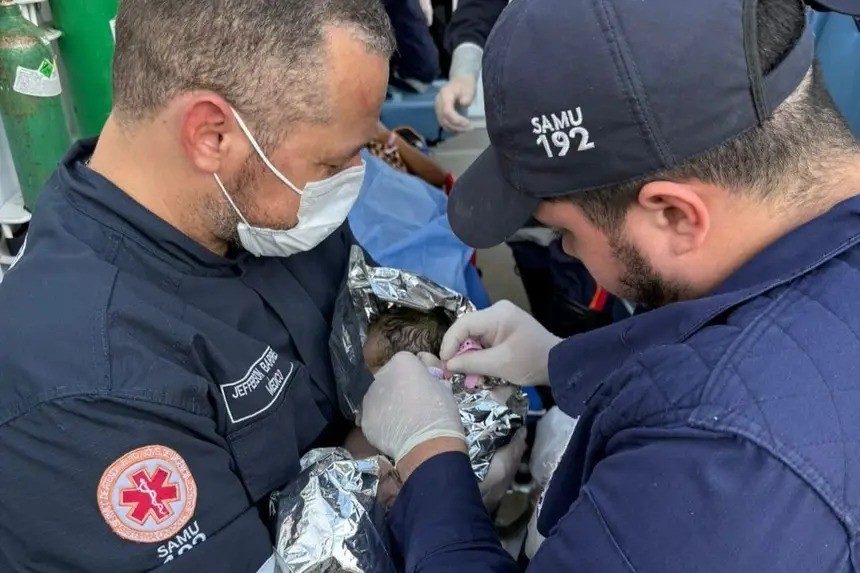 Gestante ribeirinha dá à luz em ambulância após resgate aéreo do Amapá