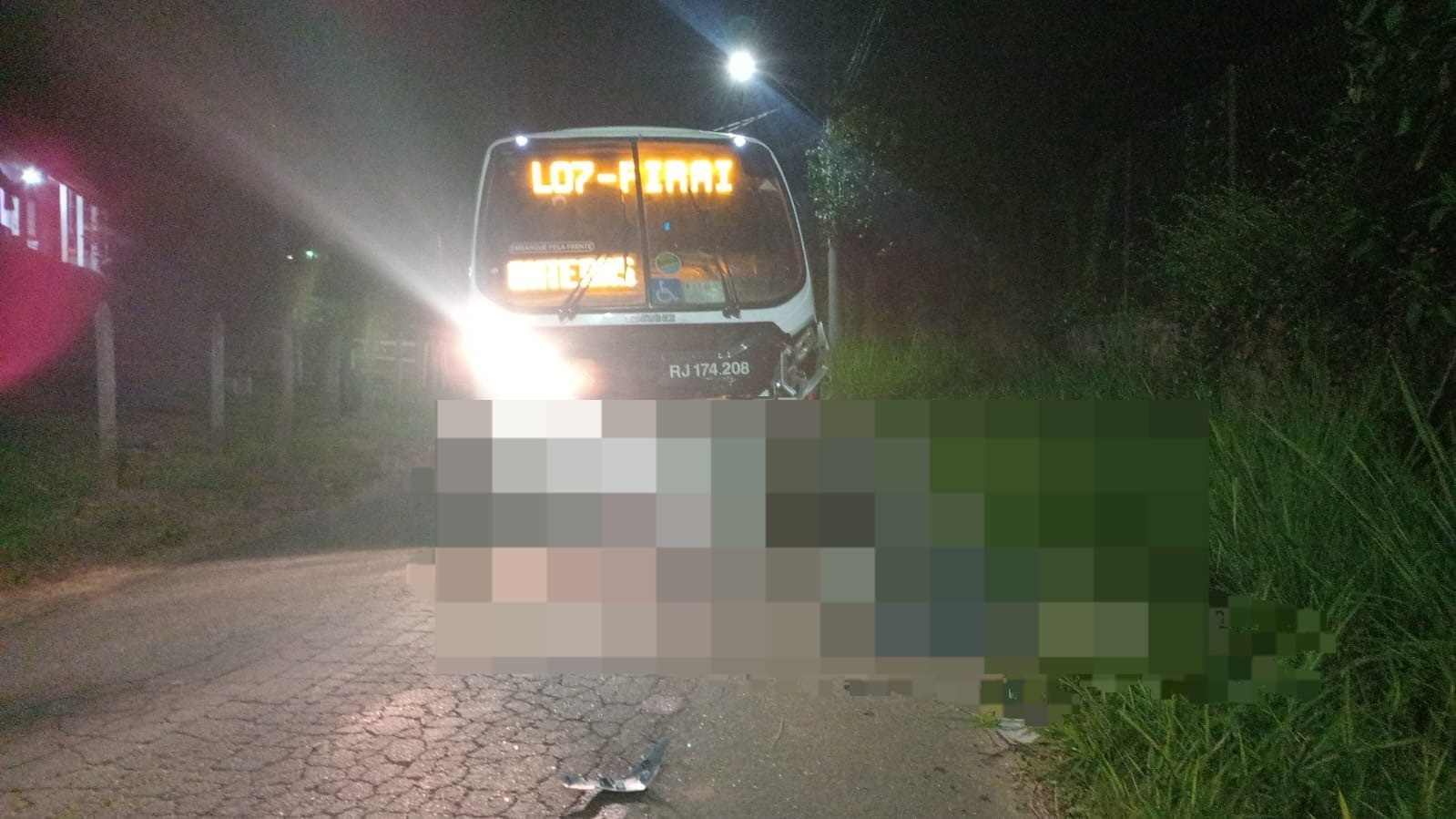 Acidente entre moto e ônibus mata dois homens em Piraí