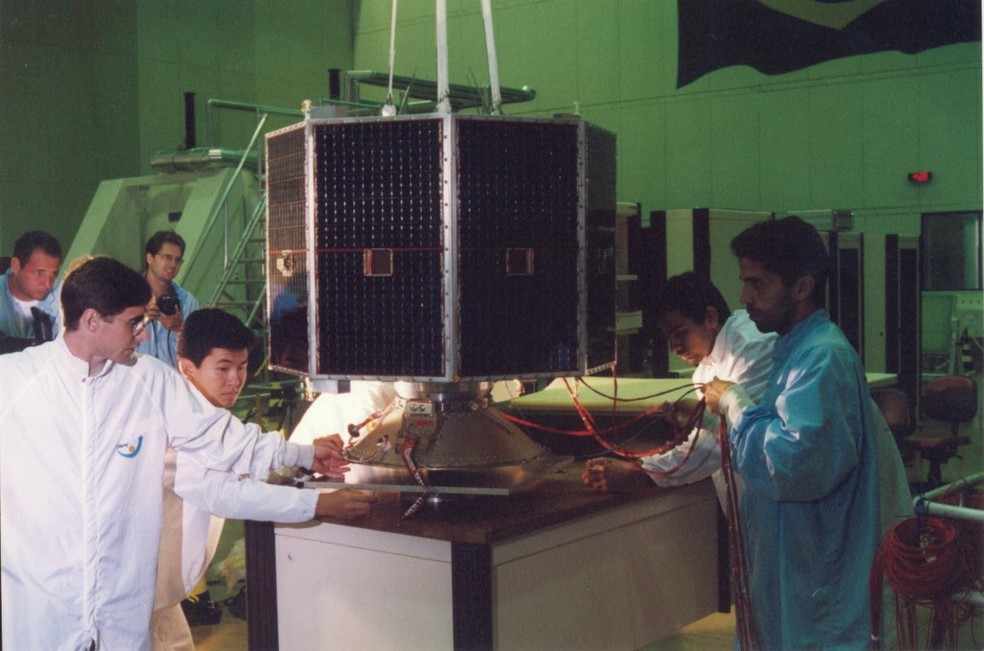 SCD-1. o primeiro satélite construído no Brasil e recordista mundial como equipamento há mais tempo em operação na órbita da Terra — Foto: Divulgação/INPE