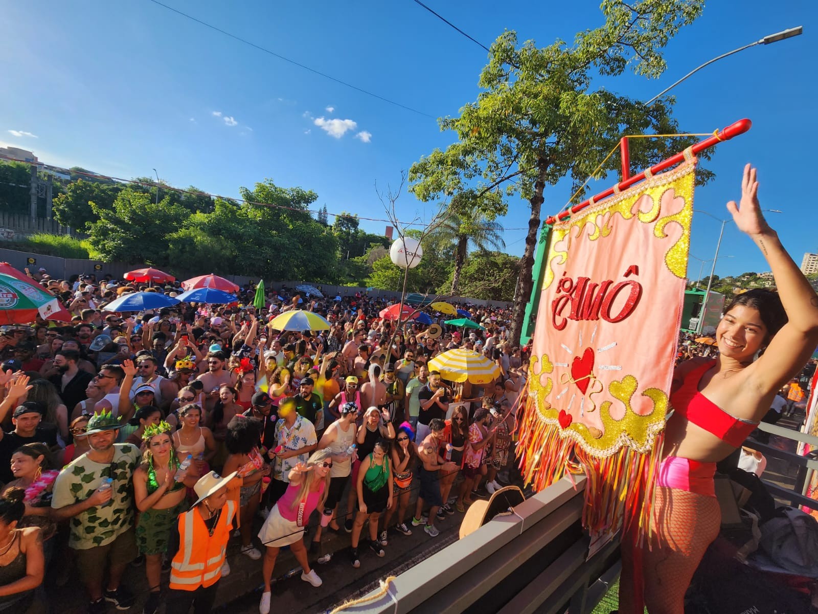 Números de furtos de celular e importunação sexual caem no Carnaval 2024 em BH