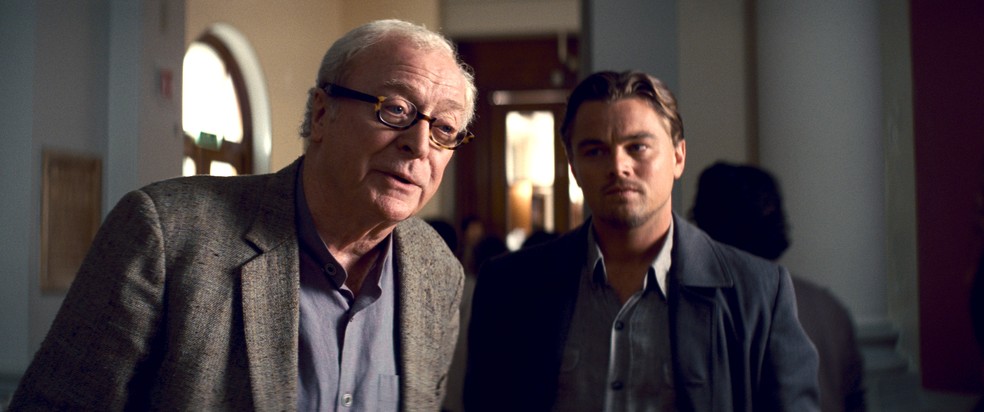 Michael Caine e Leonardo DiCaprio em 'A Origem' — Foto: Divugalção