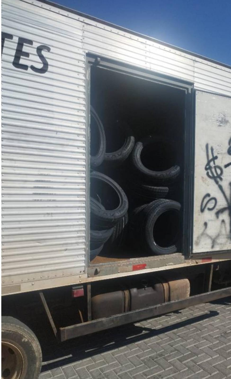 Motorista flagrado com lata de cerveja, caminhoneiro condenado por danos morais e furto de pneus; veja o top 5 do g1 da semana