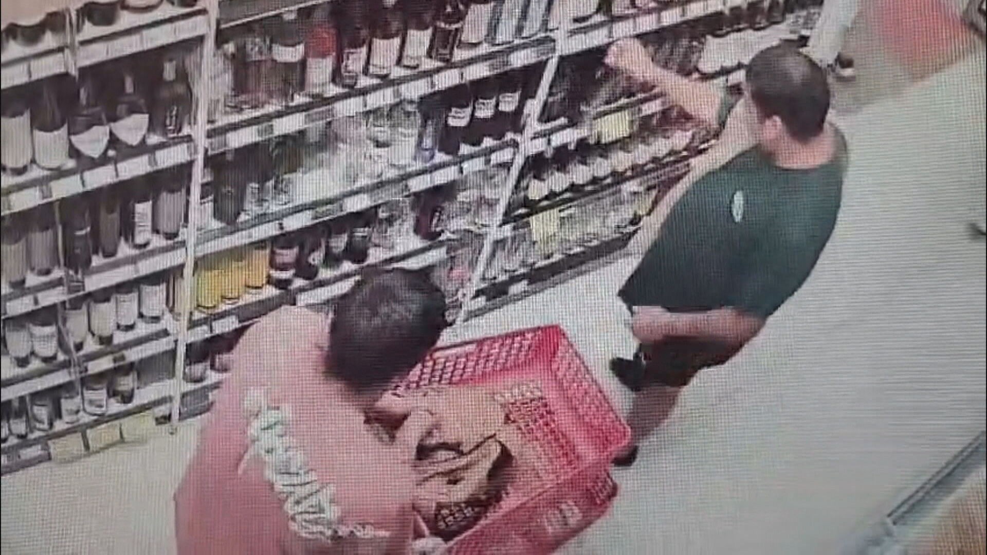 Quatro estrangeiros são presos em flagrante por furto em supermercados de Copacabana