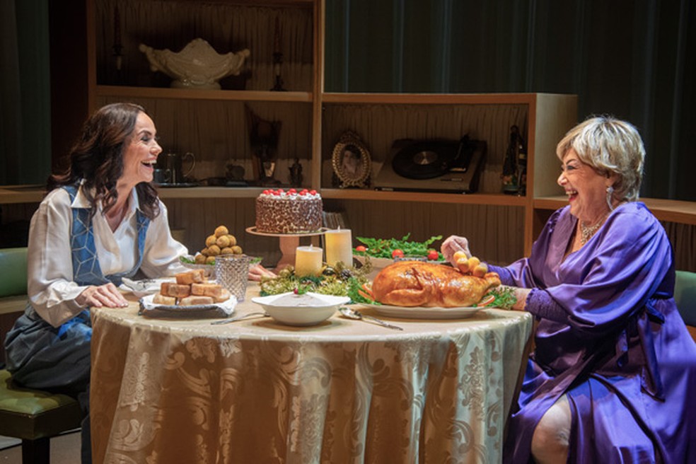Flávia Monteiro e Suely Franco em seus papéis de Marta e Virgínia Lane — Foto: WB Produções/Divulgação
