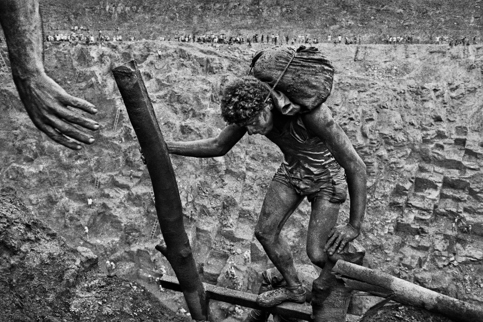 Foto que faz parte da exposição 'Gold – Mina de Ouro Serra Pelada' de Sebastião Salgado — Foto: Sebastião Salgado