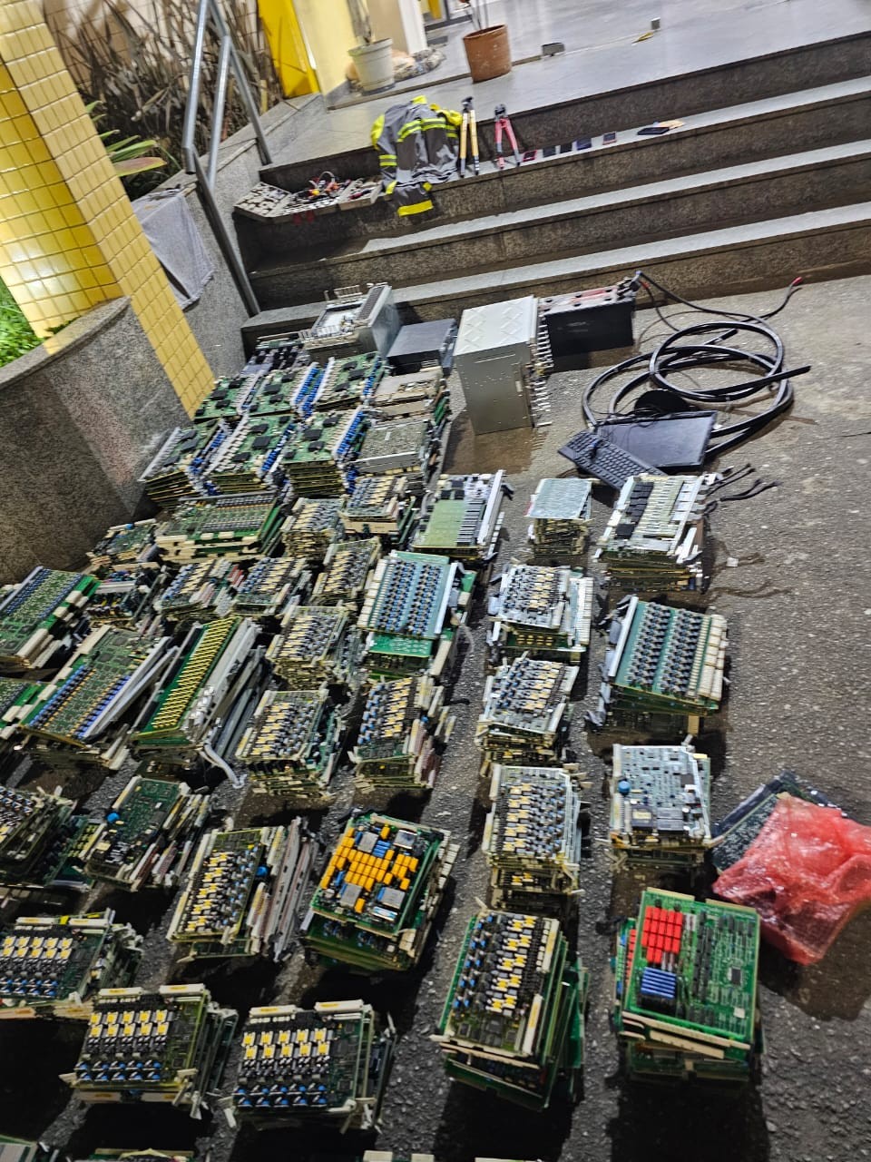 Quadrilha é presa por furto de equipamentos de telefonia em Petrópolis