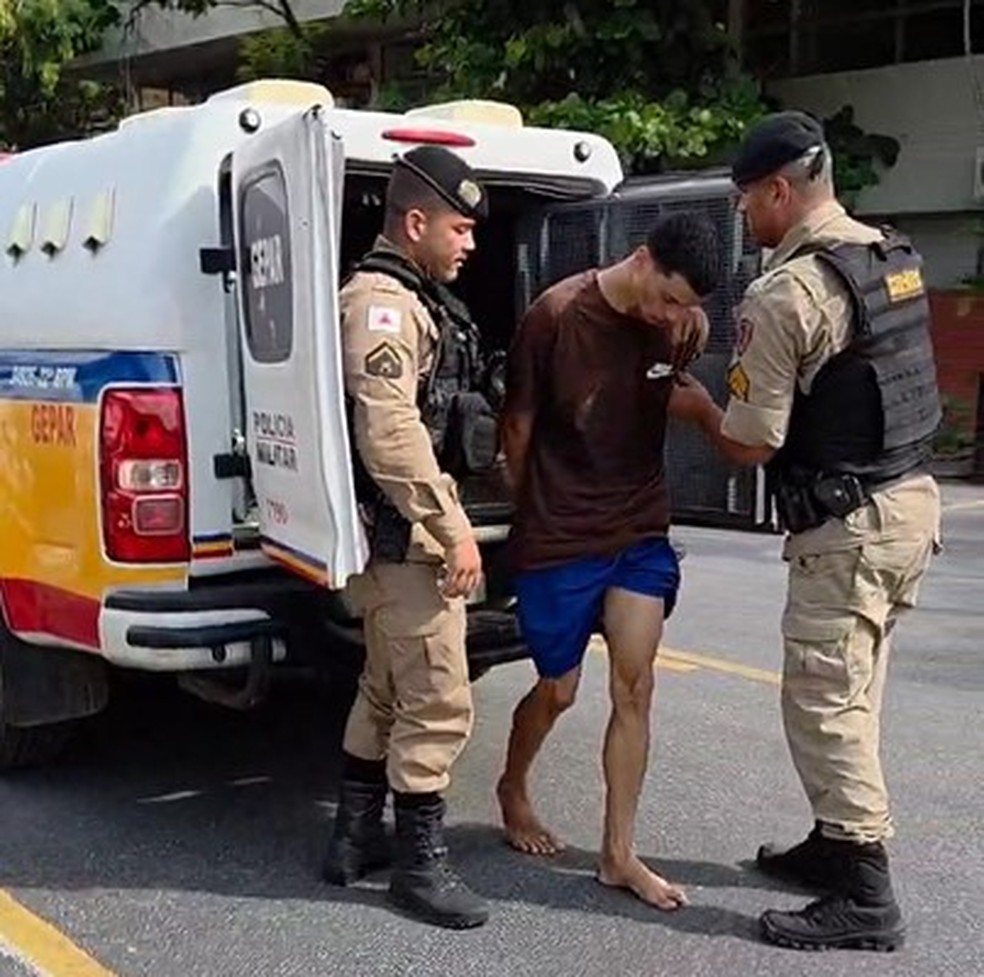 Matheus Pareto da Silva, de 24 anos, também conhecido como Caveirinha e Flamengo, foi preso no Morro do Papagaio, em Belo Horizonte. — Foto: Reprodução