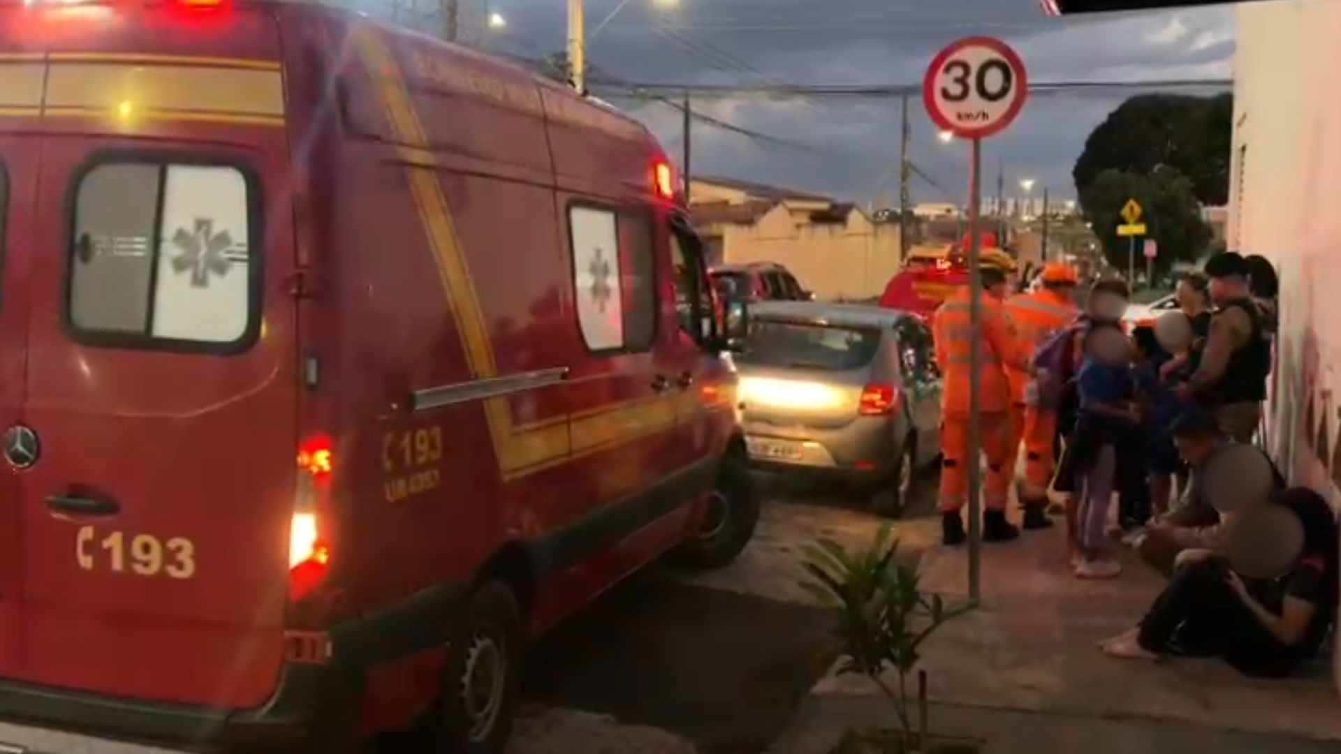 Quatro estudantes são atropelados perto de escola em Uberlândia; motorista é presa ao fugir