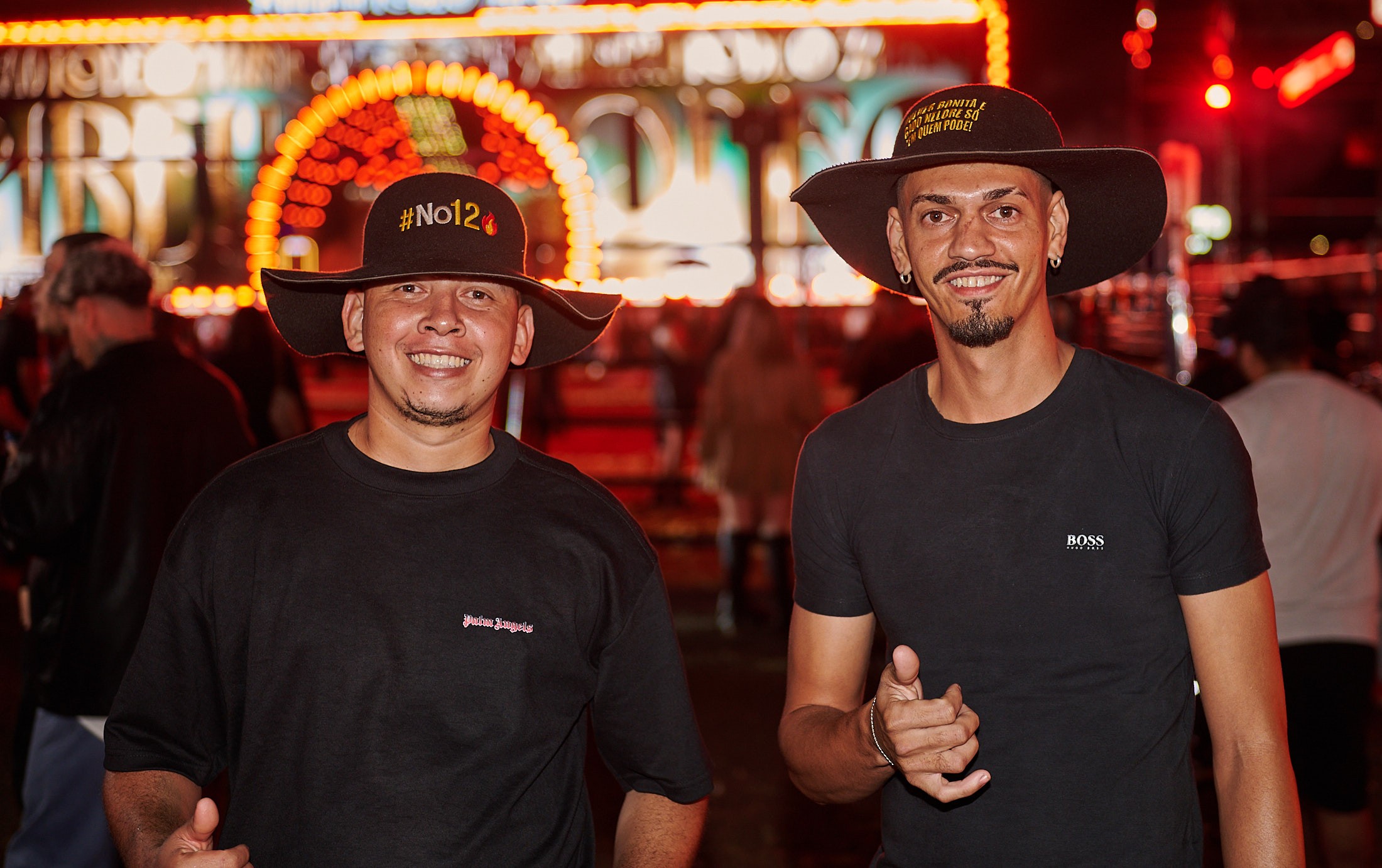 Estilo de chapéu usado por Natanzinho Lima vira nova 'febre' entre público do rodeio