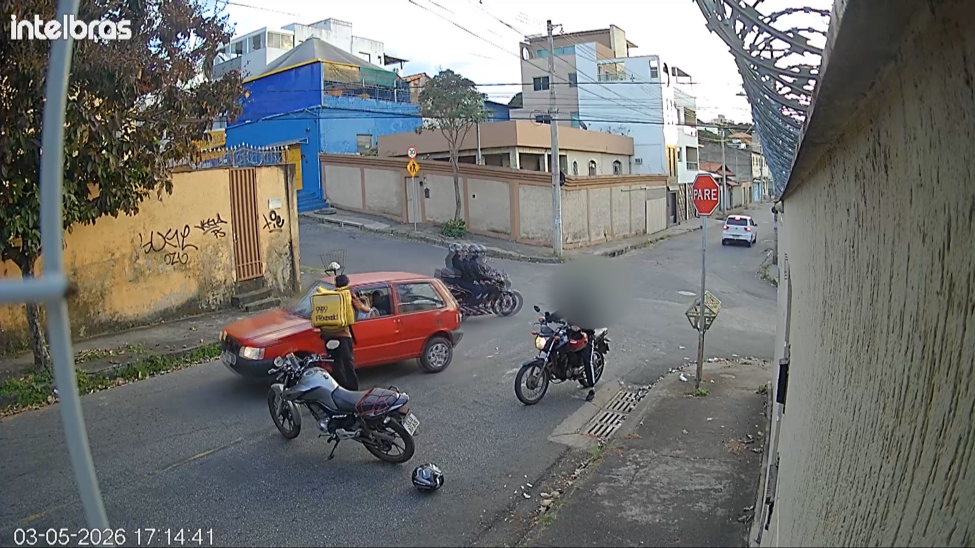 Homem morre após acidente de carro provocado por briga de trânsito em BH