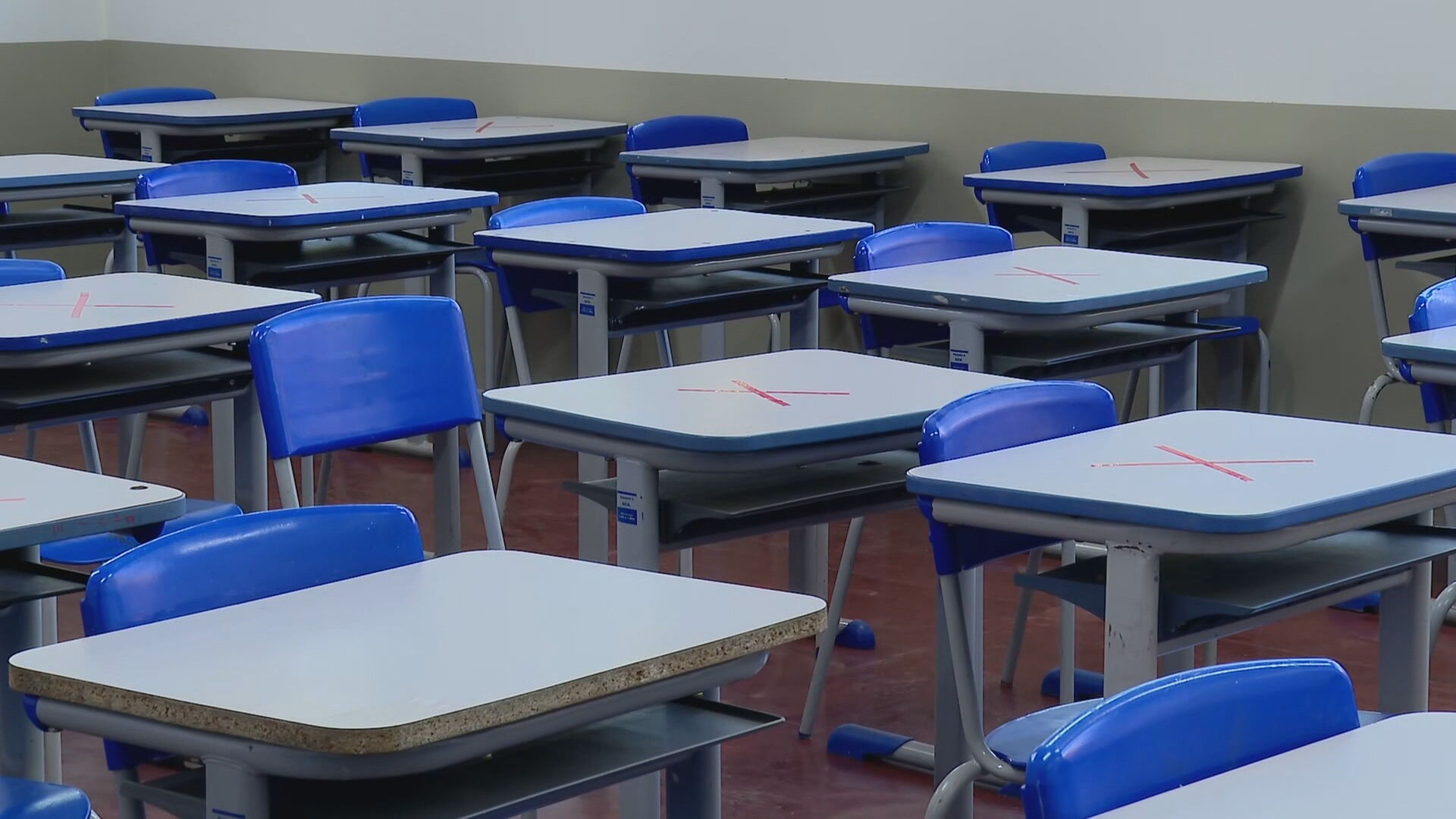 Escola em Florianópolis é condenada a indenizar professor que recebeu bilhetes homofóbicos em sala de aula