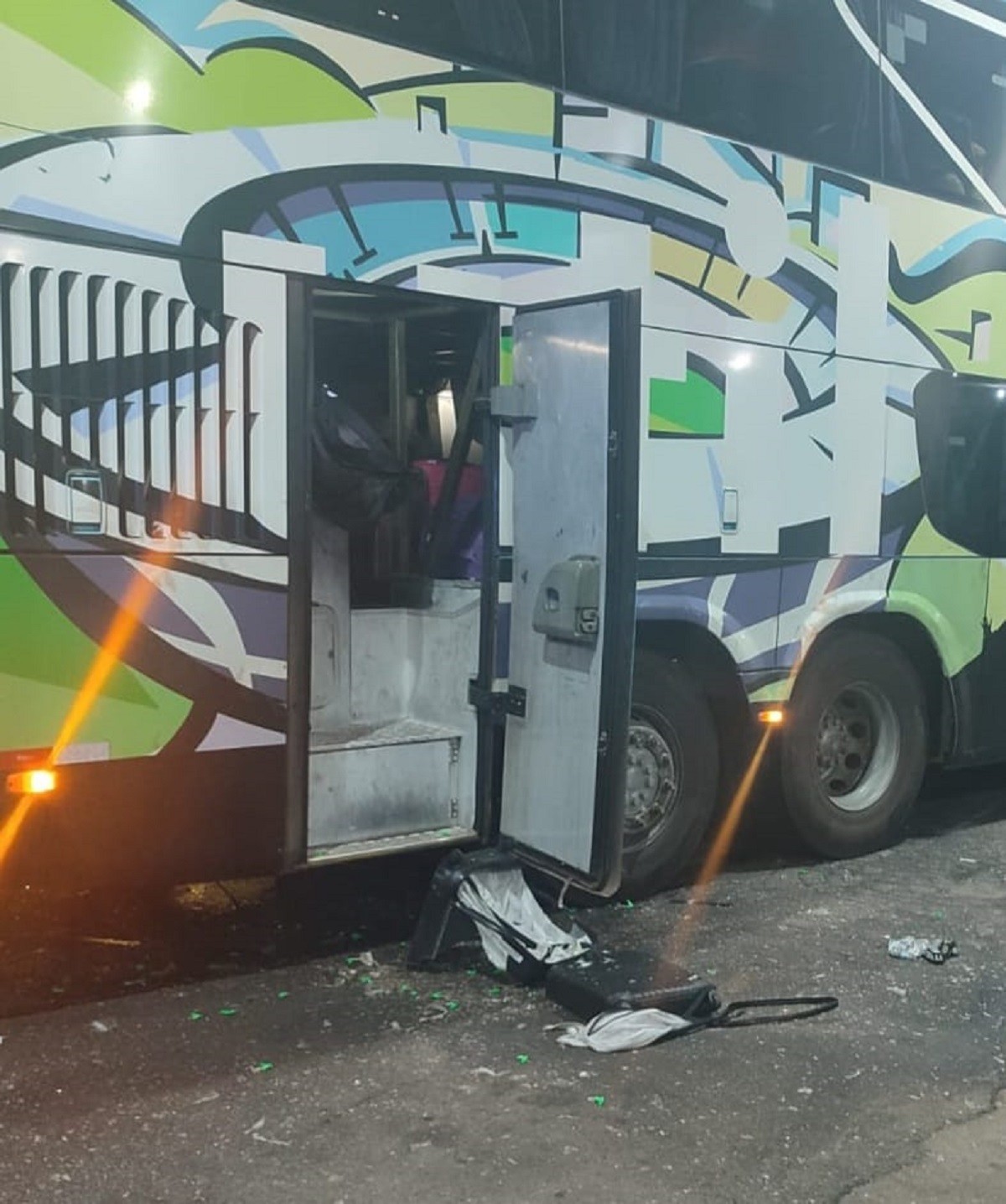 Motorista de ônibus fica ferido após explosão de mala com lança-perfume em MG