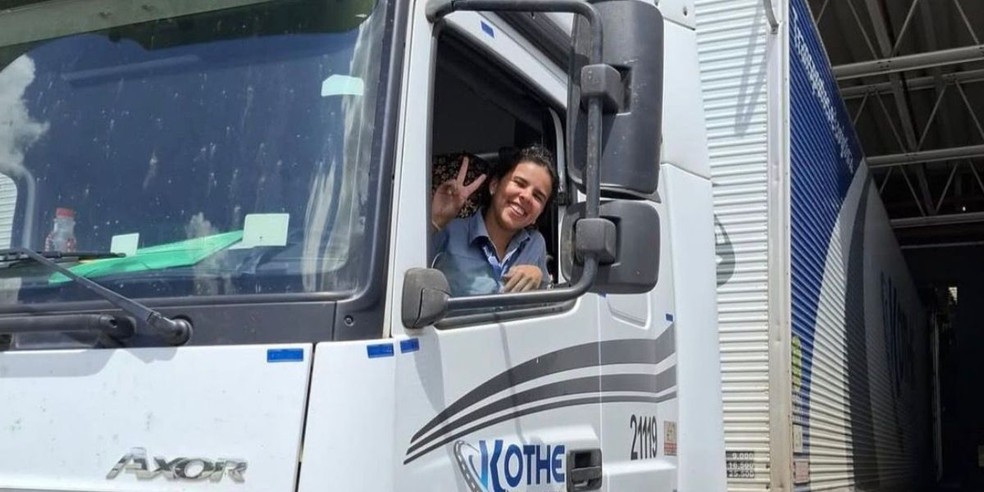 3 de 4
Maria J&uacute;lia faz sucesso nas redes sociais com v&iacute;deos sobre o seu dia a dia como caminhoneira &mdash; Foto: Instagram/ Reprodu&ccedil;&atilde;o