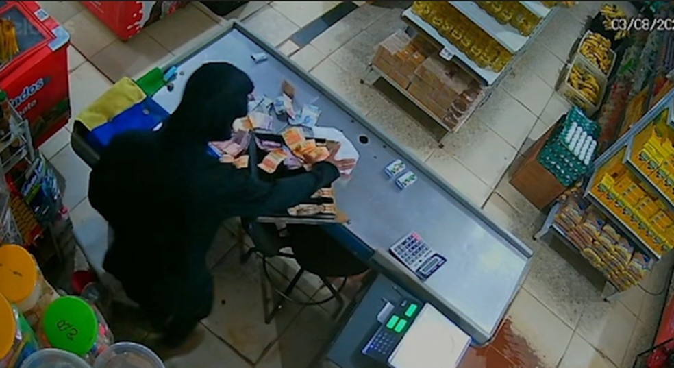 Criminosos roubaram dinheiro e pertence de mercado no interior do Pará — Foto: Reprodução/TV Liberal