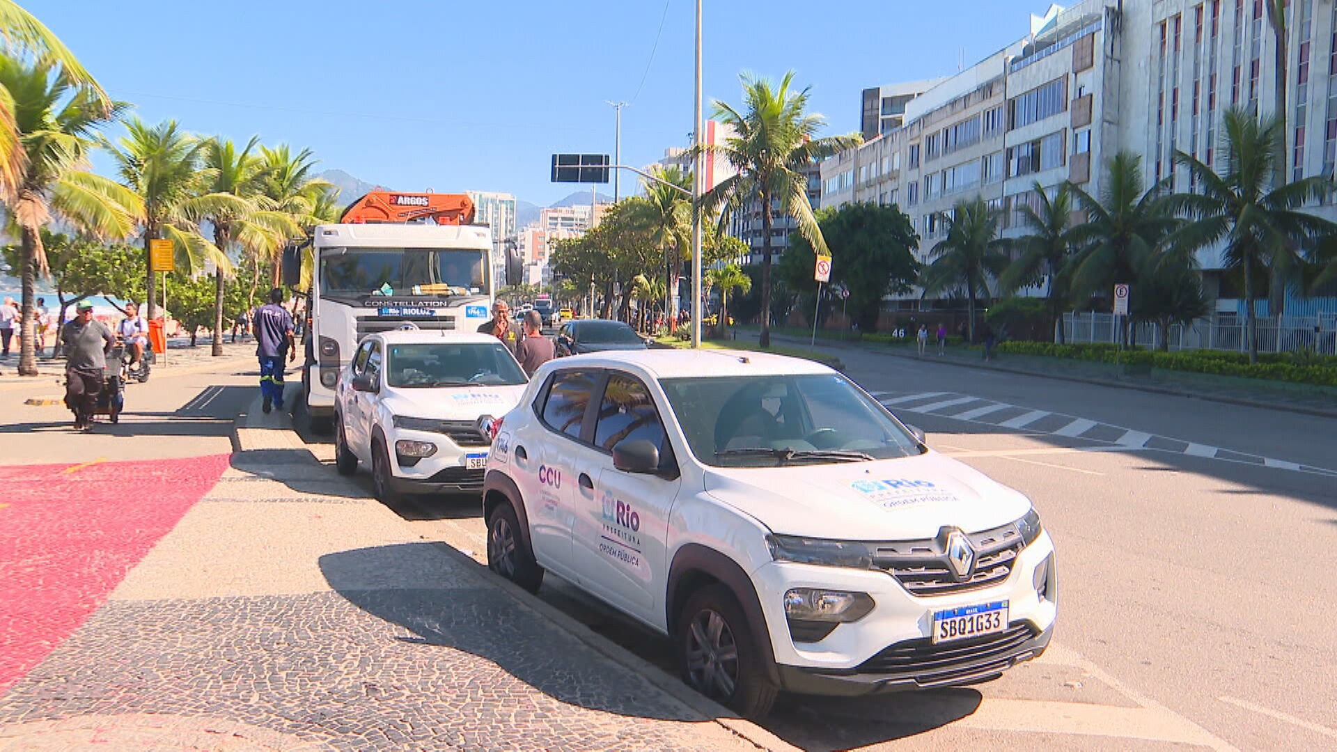 Programa Tolerância Zero aborda 153 ambulantes na orla do Rio no primeiro fim de semana