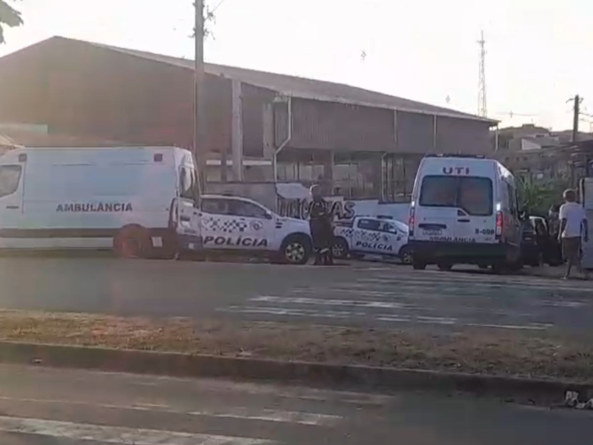 Homem invade escola armado com faca em Monte Mor