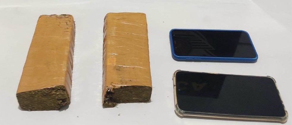 Suspeito foi preso em flagrante por tráfico de droga, em Santo Anastácio (SP) — Foto: Polícia Militar