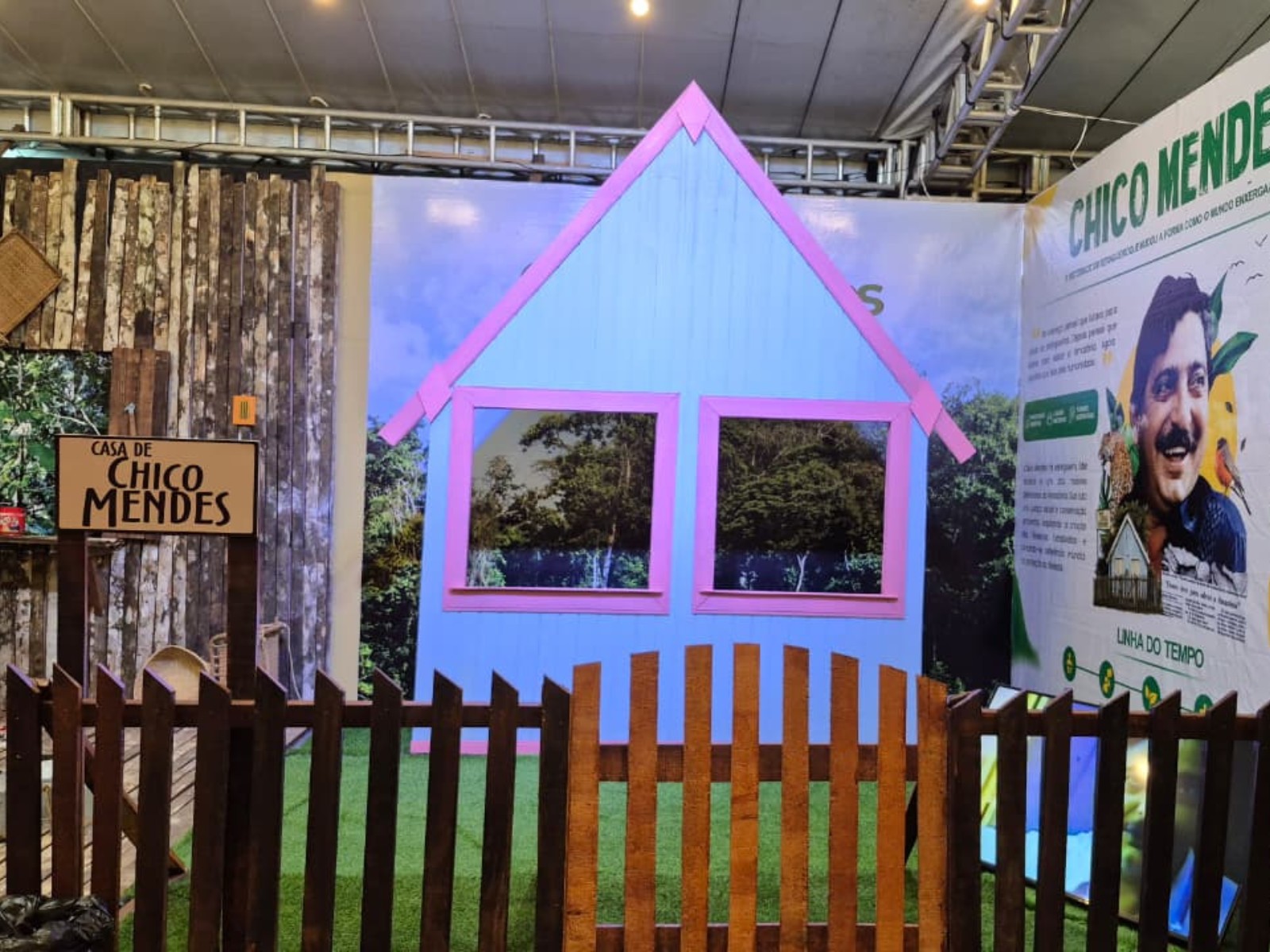 Casa de Chico Mendes ganha réplica inédita e é exposta na Expoacre pela 1ª vez: ‘Valorizar a história’