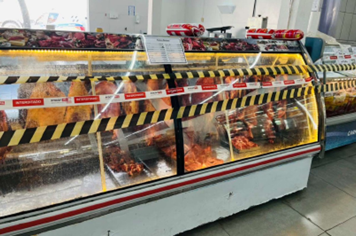 Cerca de 642 quilos de produtos impróprios para consumo são apreendidos em operação do Procon no Norte de MG