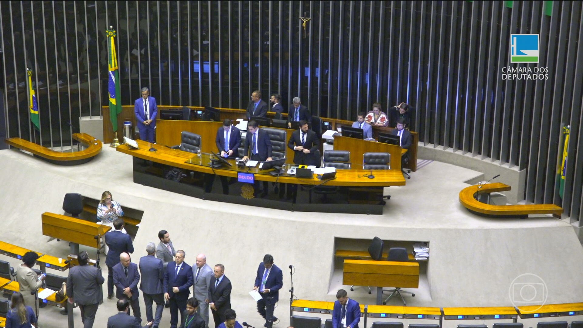 Enquanto STF julga ação da trama golpista, pauta da anistia aos condenados pelo 8 de janeiro avança no Congresso