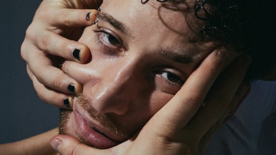Mateo versa sobre saúde mental, vício, afeto e luto nas letras pessoais do primeiro álbum solo, ‘Neurodivergente’ - Luê participa do disco, programado para ser lançado em 7 de julho com oito composições autorais.
