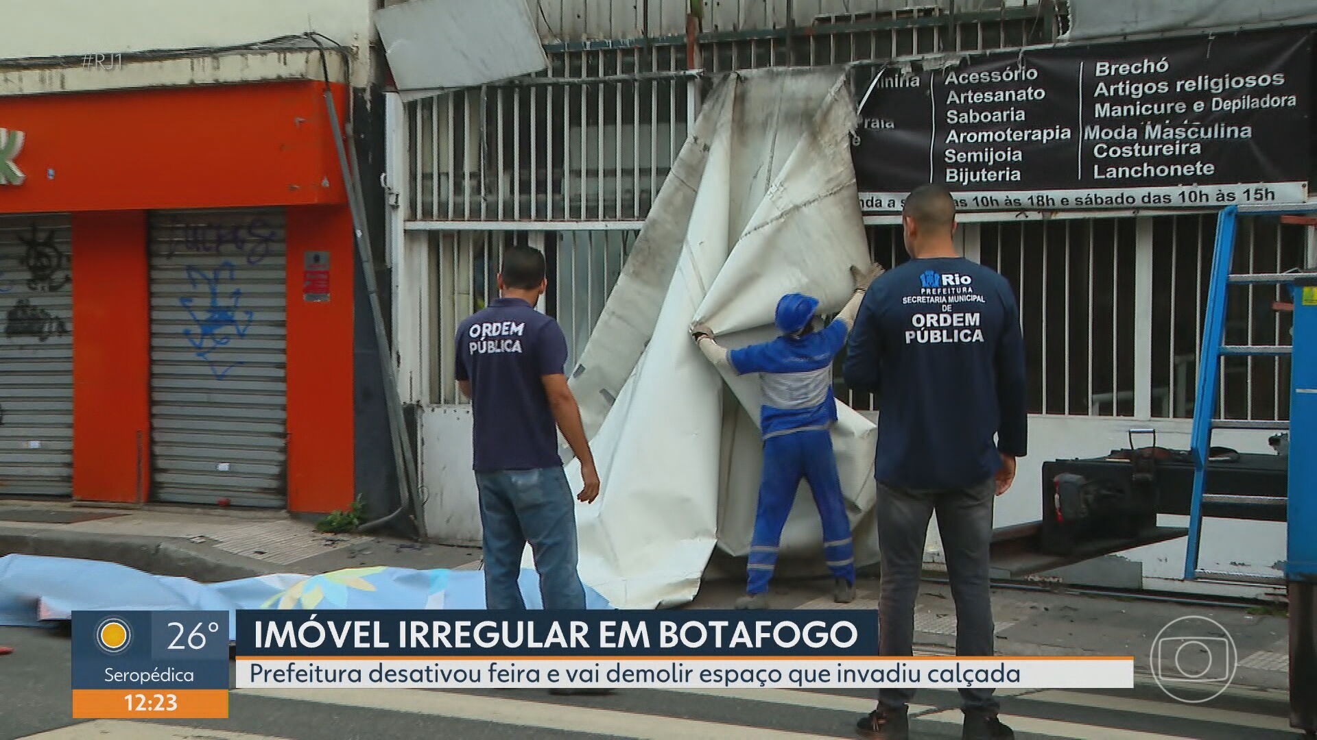 Prefeitura começa a desmontar galpão de feirinha que invadiu calçada na Zona Sul do Rio