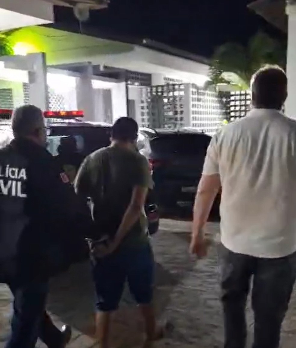 Homem foi preso na noite desta segunda-feira (20), suspeito de atropelar e arrastar ex-mulher, em Araagi, na Paraba  Foto: Polcia Civil
