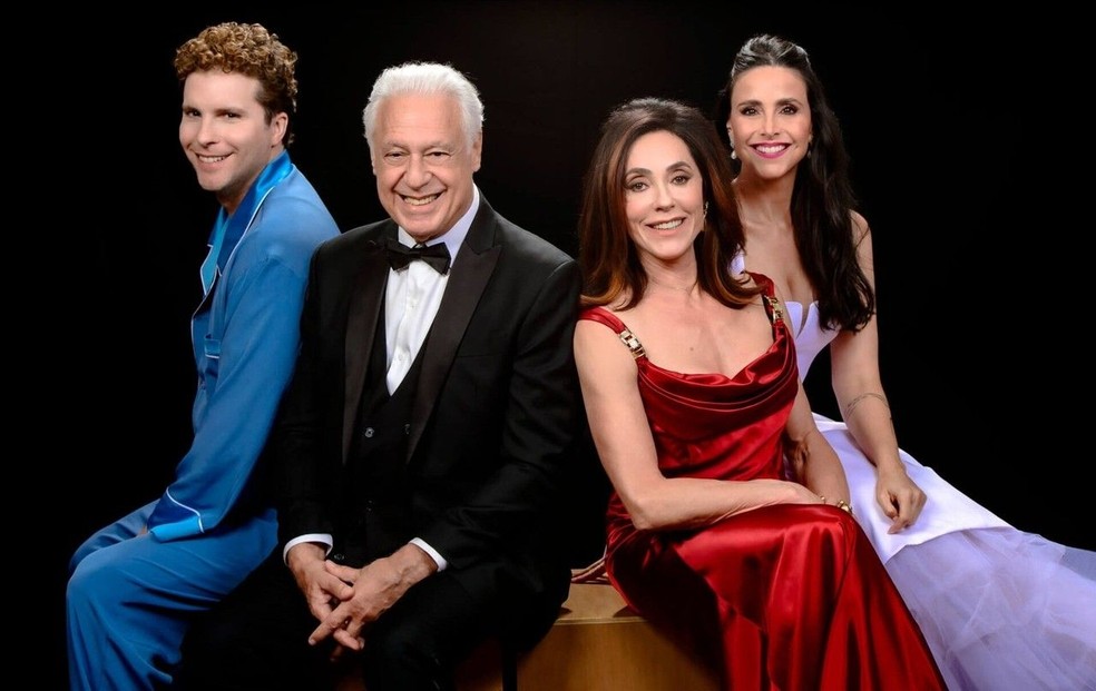 Antônio Fagundes, Christiane Torloni, Thiago Fragoso e Alexandra Martins na comédia 'Dois de Nós' — Foto: Divulgação