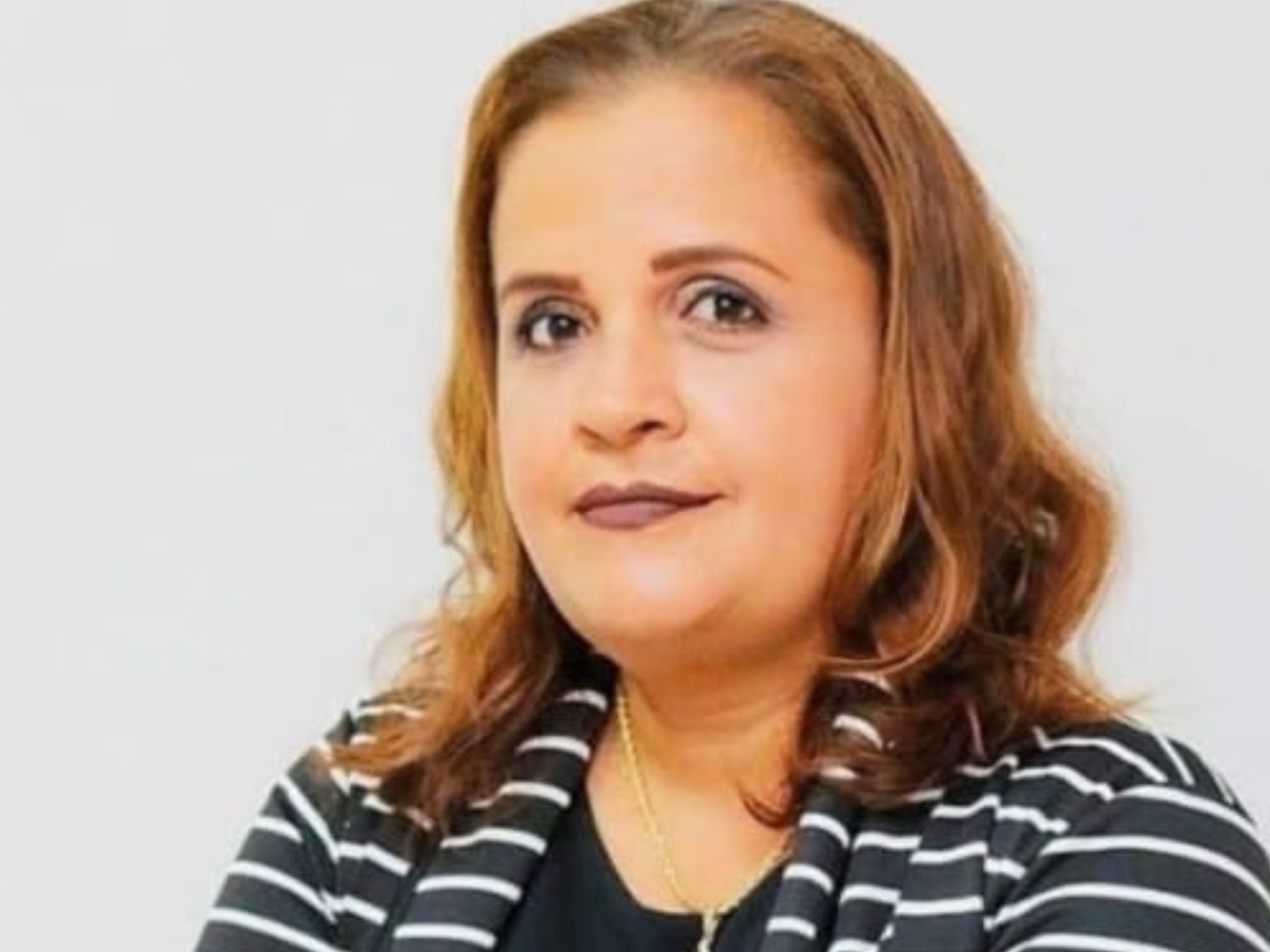 Mulher é morta a facadas enquanto comprava pão no interior do AC; suspeito é o ex-marido e está foragido