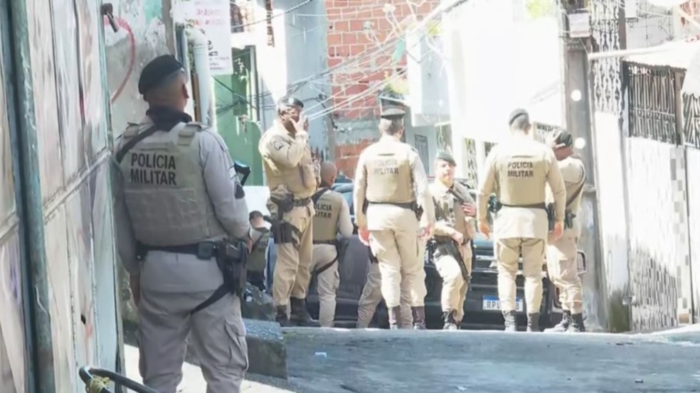 Homem fez família refém no bairro da Engomadeira, em Salvador. — Foto: Reprodução/TV Bahia