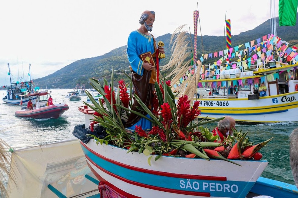 Devotos fazem procissão marítima para São Pedro em São Sebastião. — Foto: Divulgação/Prefeitura