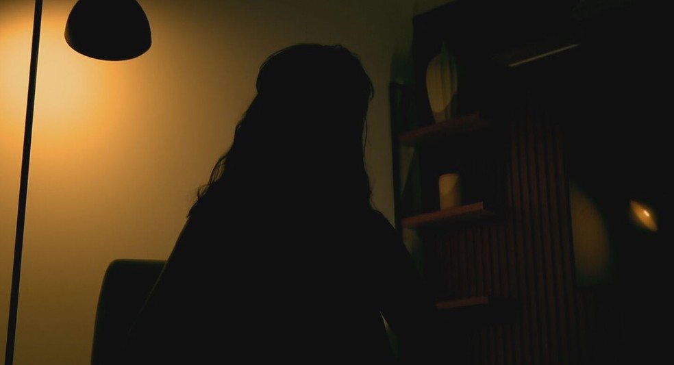 À TV Globo, vítima contou que teve medo que a filha fosse procurá-la e presenciasse o abuso — Foto: Reprodução/TV Globo