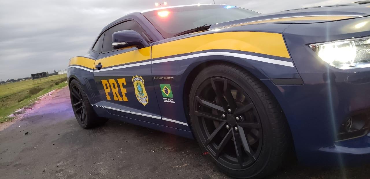 Homem morre após ser atropelado por carreta na BR-116, em Leopoldina