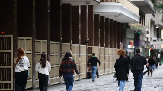 Frio segue intenso no Centro-Sul nesta quinta; saiba quando os termômetros voltam a subir - Massa de ar polar ainda provoca manhãs geladas e chance de temperaturas negativas no Sul. Norte e parte do Centro-Oeste têm tendência de aquecimento gradual somente a partir da próxima semana.