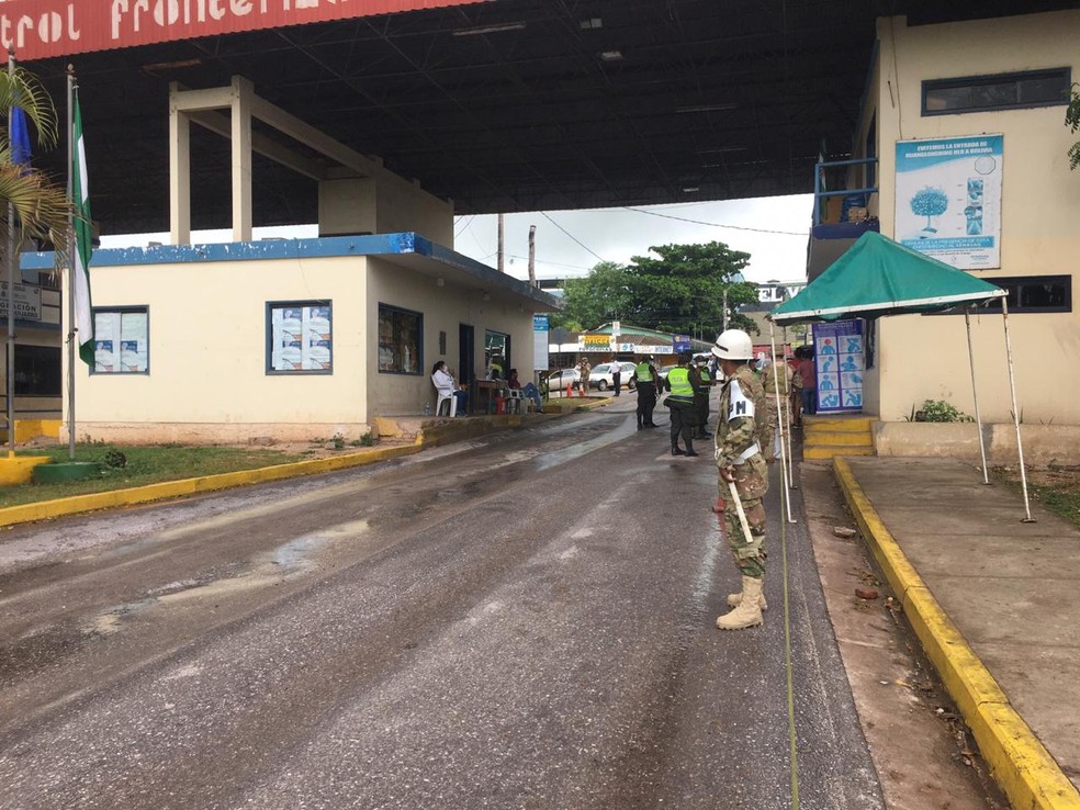Soldado do Exército da Bolívia, na fronteira fronteira com o Brasil em MS — Foto: Carla Salentim/TV Morena