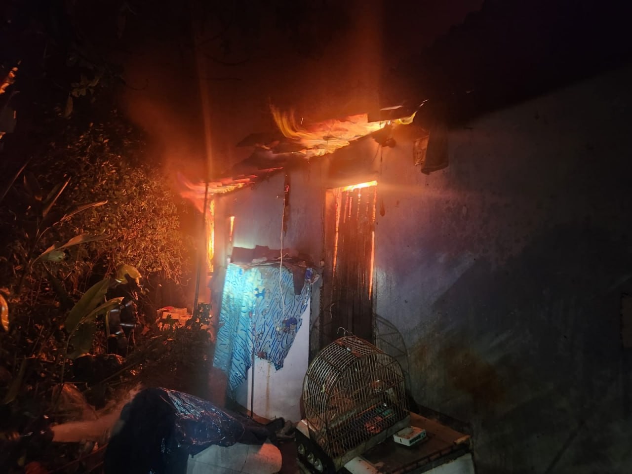 Morador sofre queimadura no braço após incêndio dentro de casa em Formiga