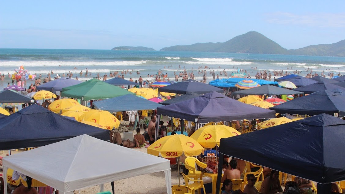 Usar guarda-sol em troca de consumação? Pagar couvert artístico? Saiba os seus direitos em quiosques, bares e restaurantes