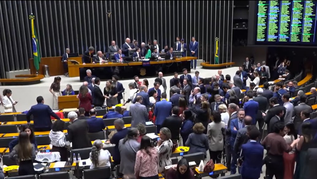 Câmara incia debate da PEC que acaba com a escala 6x1; ASSISTA