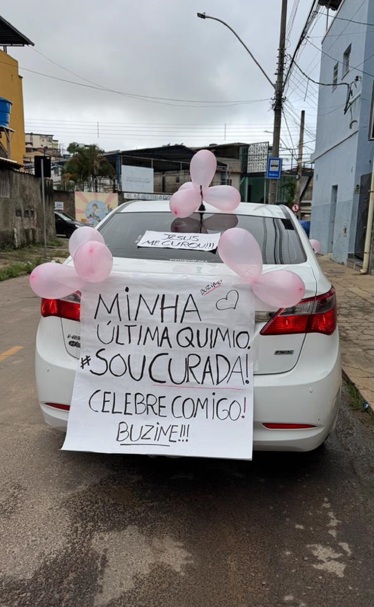 'Buzine para minha última quimio': professora ganha carreata surpresa de amigos em Juiz de Fora