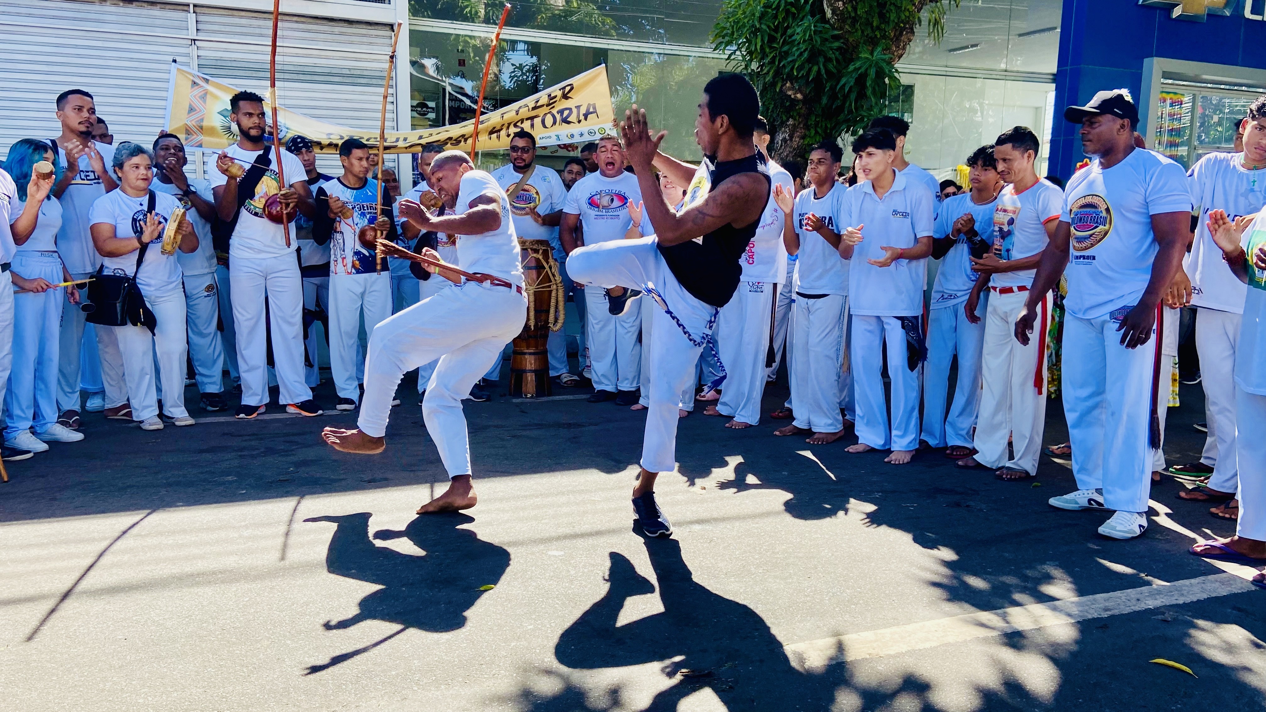 Curso gratuito para capoeiristas que desejam atuar em escolas abre vagas em nove cidades da Bahia; saiba como se inscrever