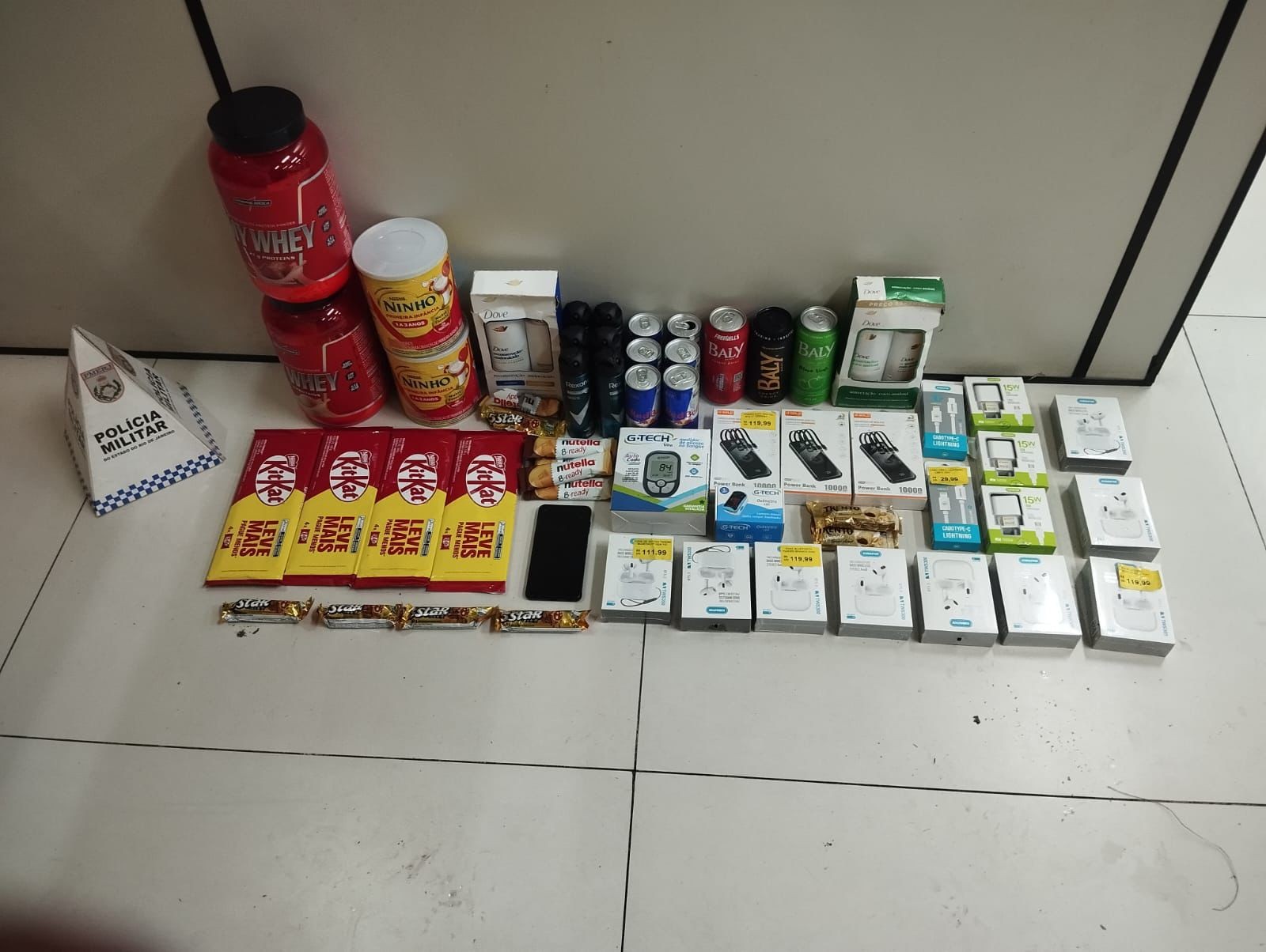 Produtos somados em mais de R$ 3 mil são furtados em farmácia de dentro de posto de combustíveis em Petrópolis