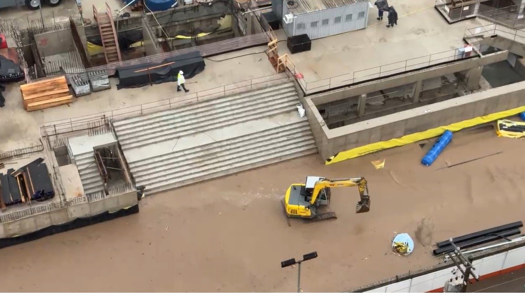 Forte chuva, com vento, atinge região metropolitana de SP; capital está em estado de atenção para alagamentos