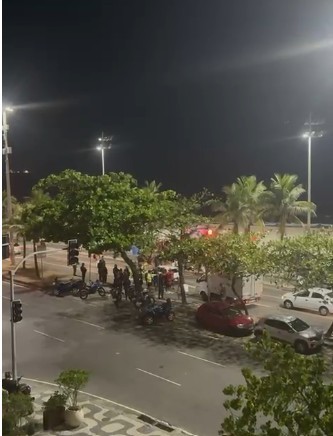 Protesto de ambulantes fecha a Vieira Souto, em Ipanema, pelo segundo dia consecutivo