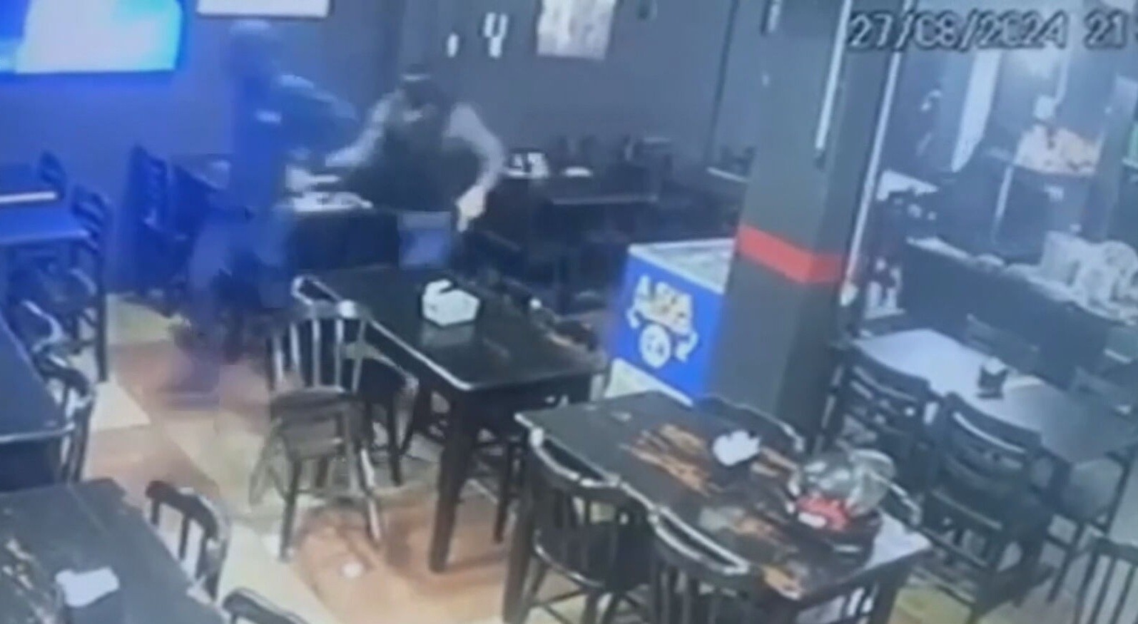 Operação prende quadrilha investigada por assassinato de homem com mais de 30 tiros em restaurante; vídeo mostra crime
