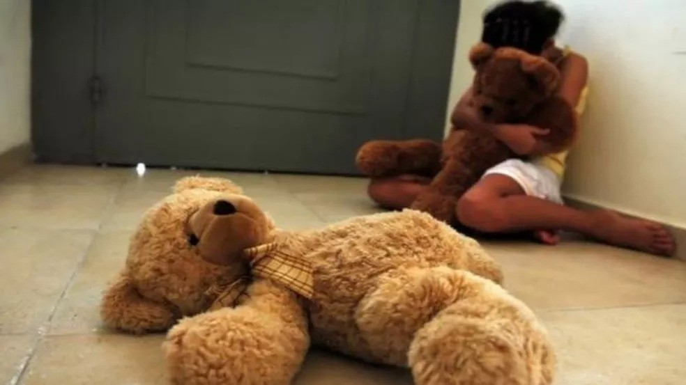 Pai é preso por estuprar e engravidar a filha de 13 anos em SP | Santos e  Região | G1