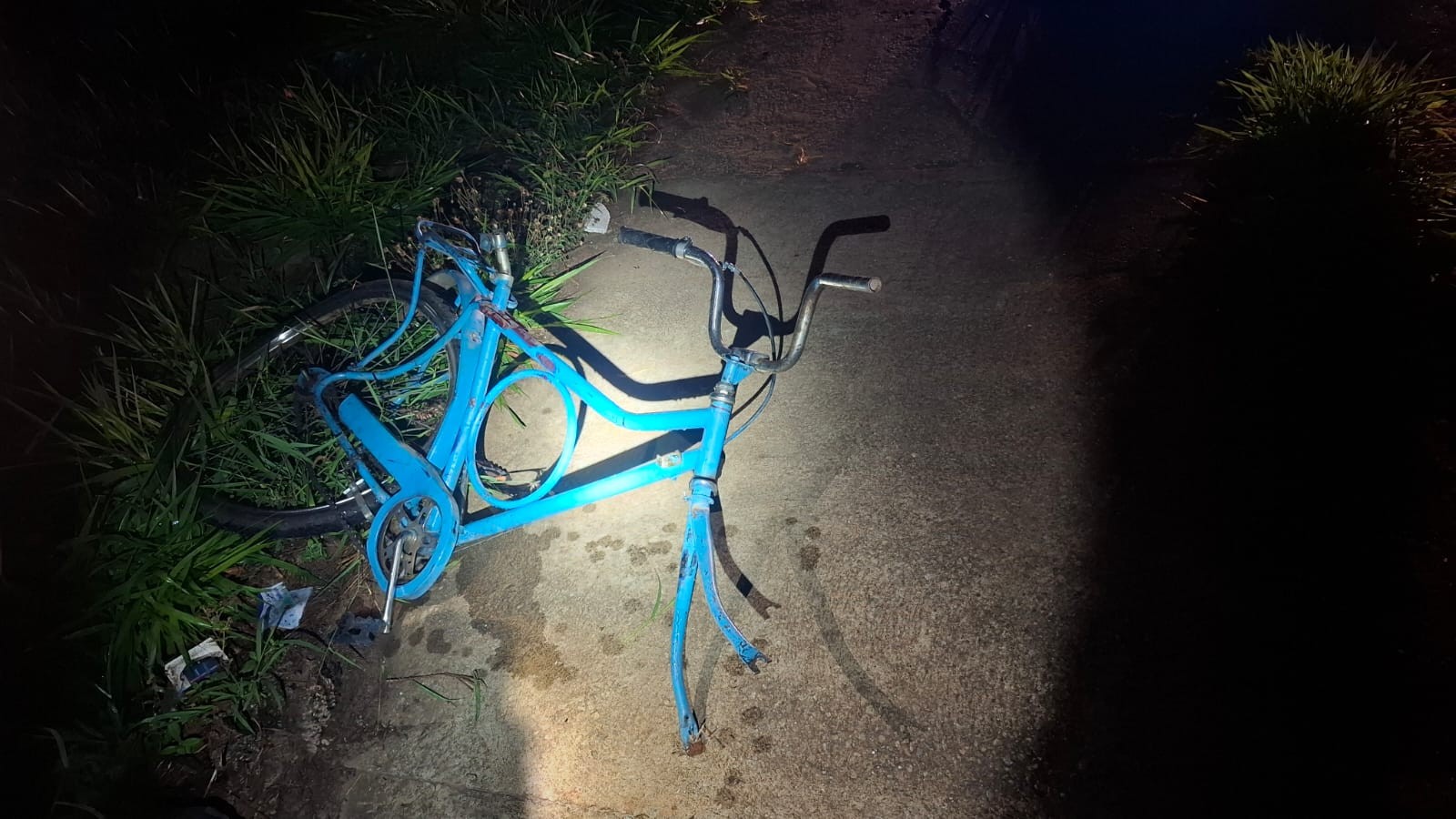 Ciclista é atropelado por carro e morre na BR-262, em Nova Serrana