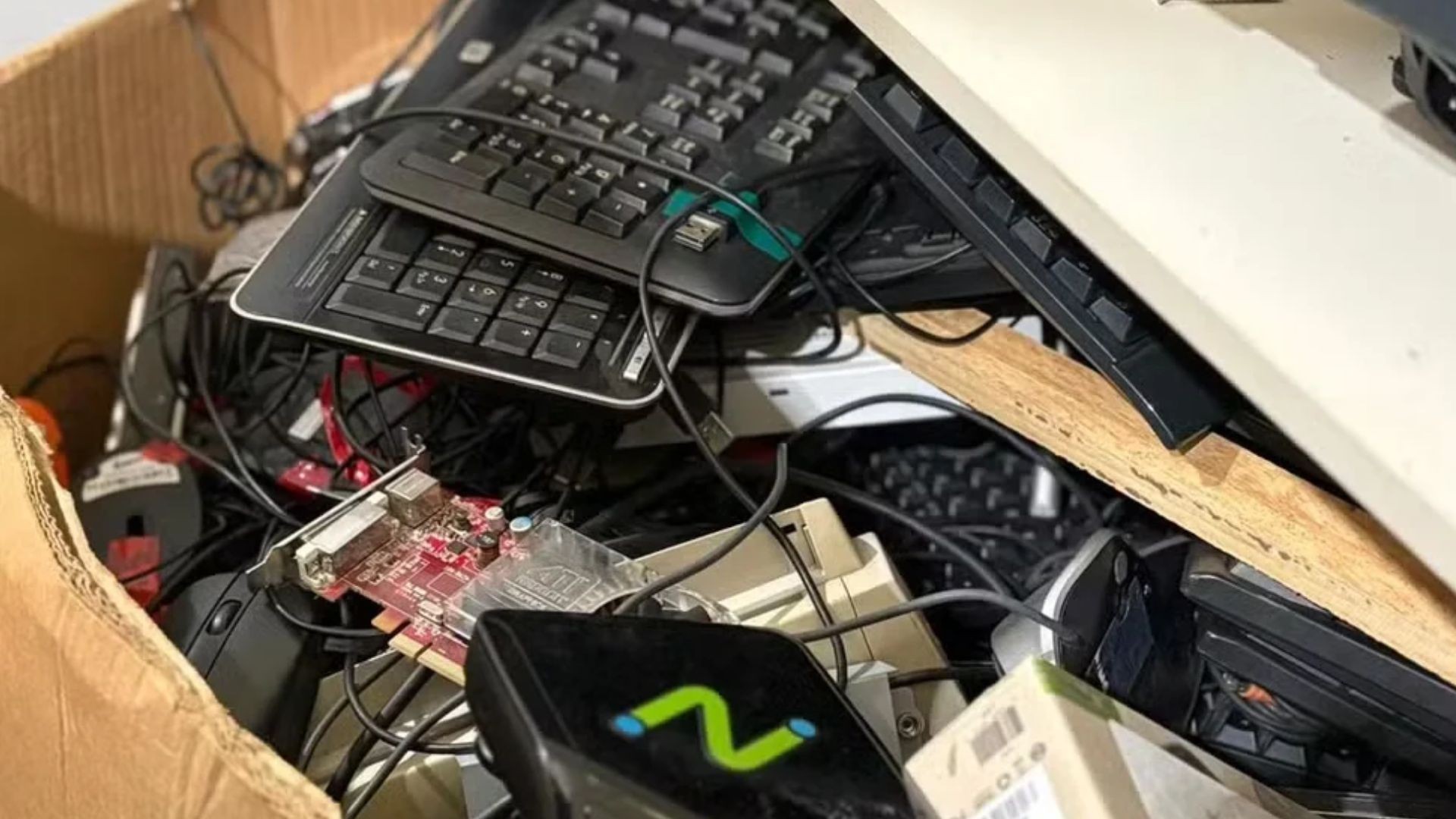 Unifap transforma 30 toneladas de lixo eletrônico em doações para escolas do Amapá