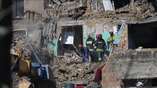 Ataques russos contra instalações elétricas deixam cerca de 60 mil famílias sem energia na Ucrânia - Bombardeios com drones deixaram ao menos 60 mil casas sem energia; Tchornomorsk, no sul, foi a cidade mais afetada